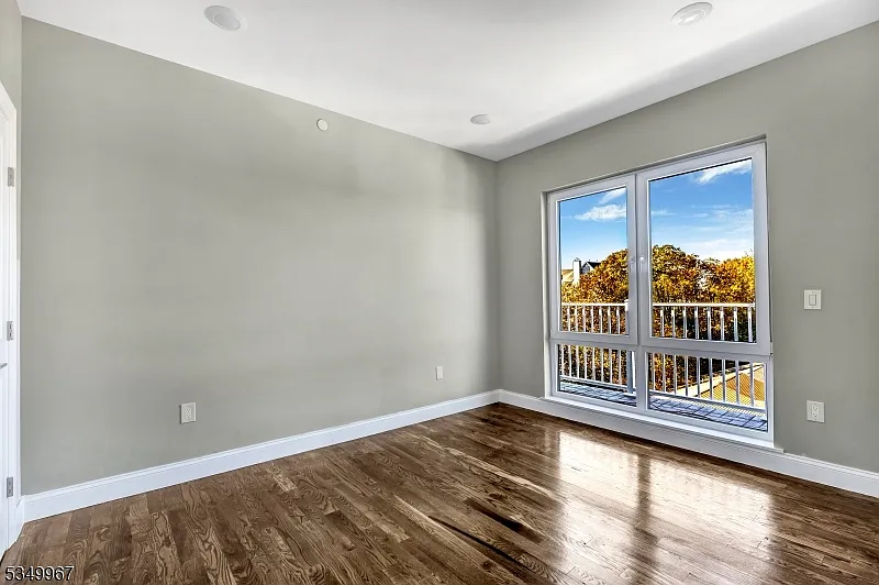 2 bed, 1100 sqft, $2,900 — Photo 2