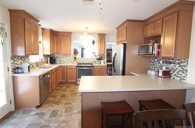 1st image of 2100 Greenleaf Dr
