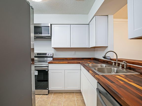 3rd image of 6036 Indrio Road #1