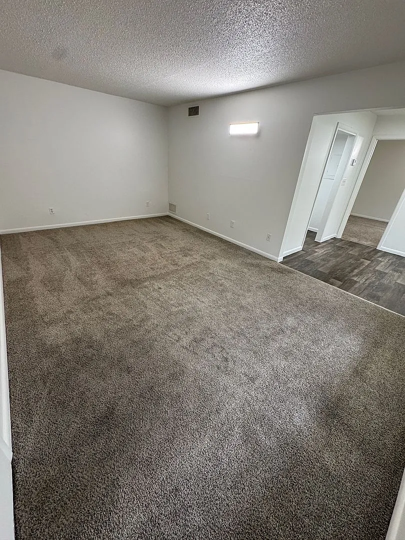 1 bed, 1.0 bath, 775 sqft, $999 — Photo 2