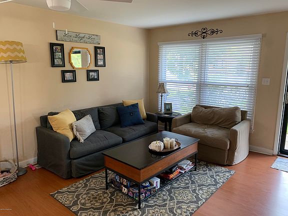 3rd image of 2304 Meadow Dr