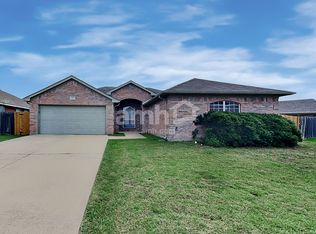 521 Fossil Lake Ct, Arlington, TX 76002