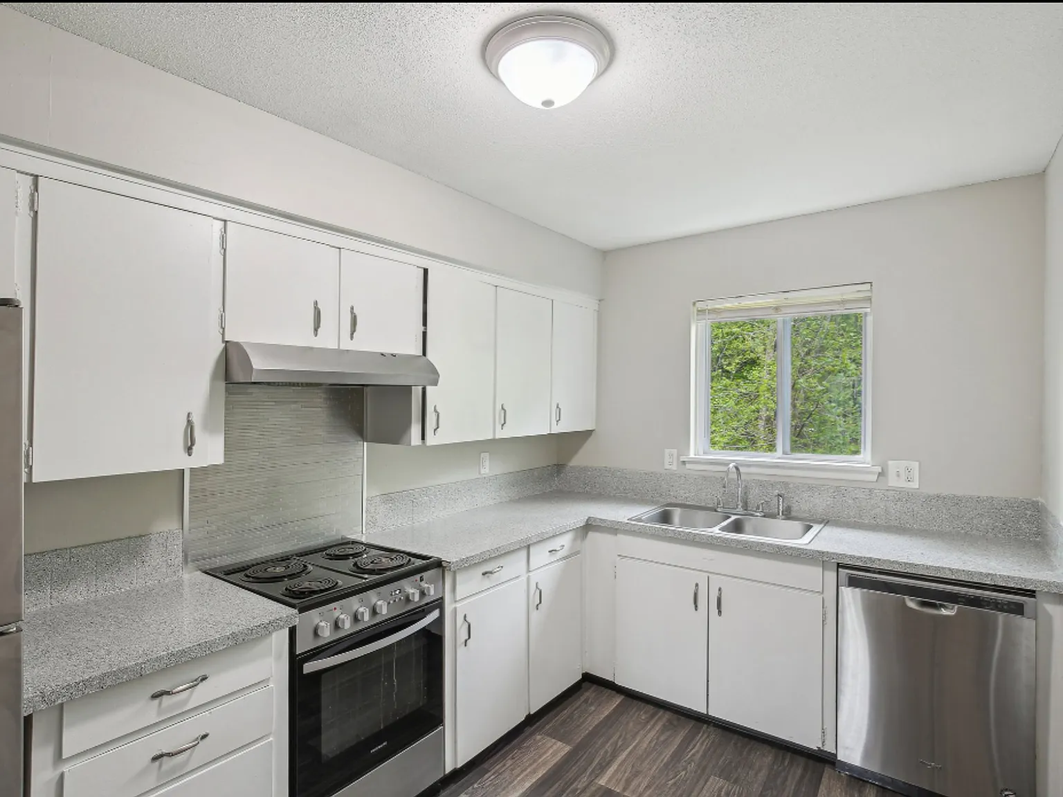 Broadway Ridge Apartments — Photo 3