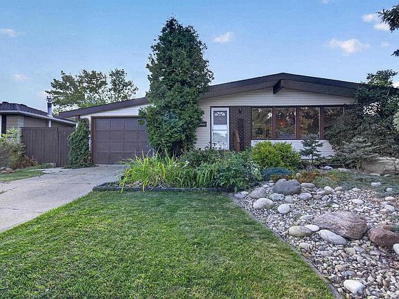 2nd image of 1042 Parker Dr