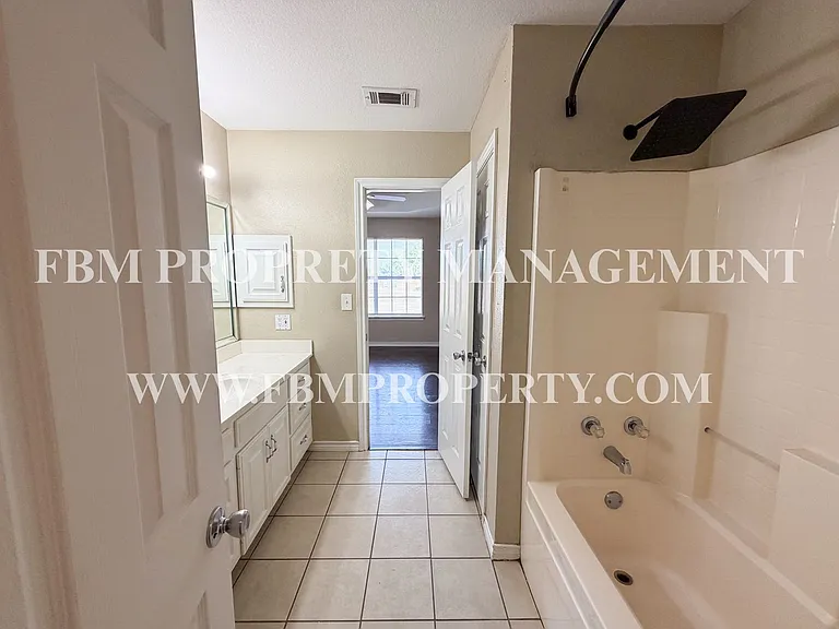 2702 Boyd St — Photo 15
