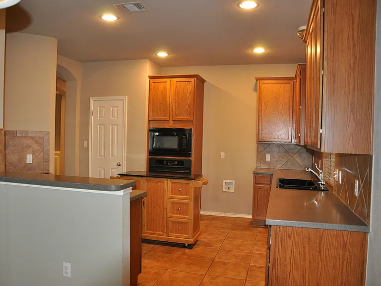 507 Las Colinas Dr — Photo 6