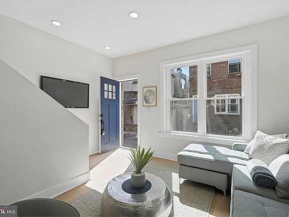 4th image of 2345 S Bancroft St