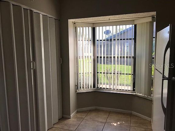 5th image of 2801 King Oak Cir