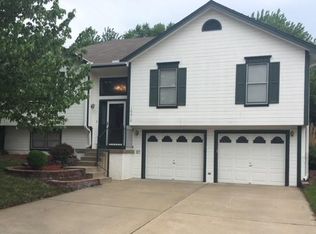 10619 N Charlotte St, Kansas City, MO 64155