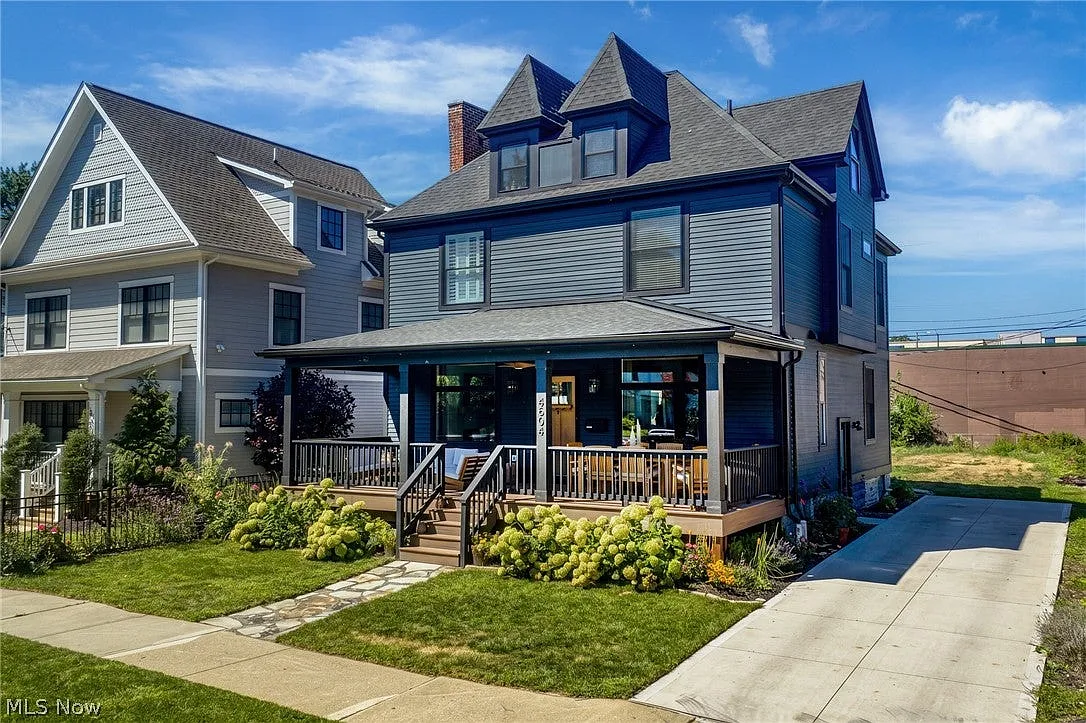 3 bed, 5.0 bath, 3236 sqft, $4,200 — Photo 1