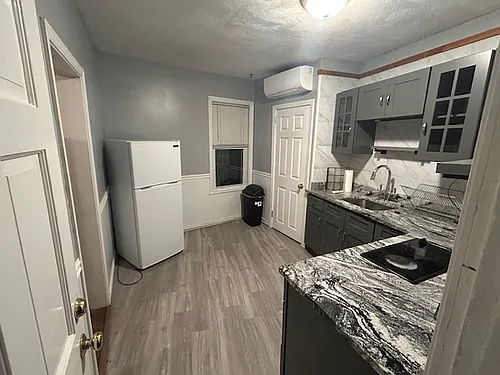 666 Waverley St #1 Photo 1