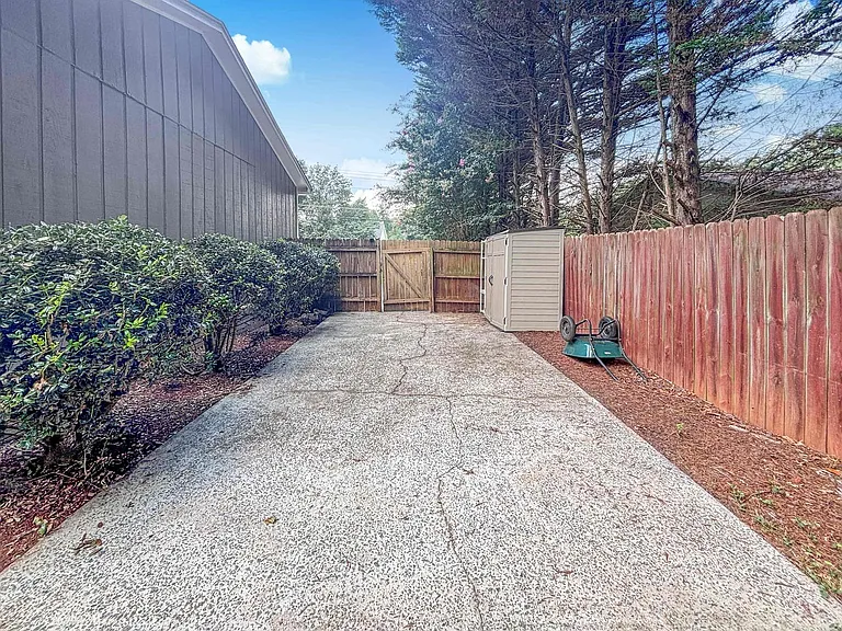 1552 Blackwell Rd — Photo 24