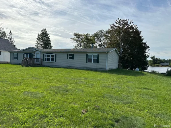 4426 Arden Park Dr, Silverwood, MI 48760