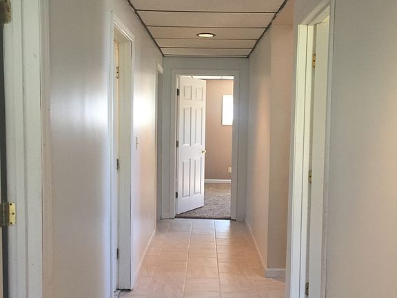 3rd image of 409 Fayette Cir