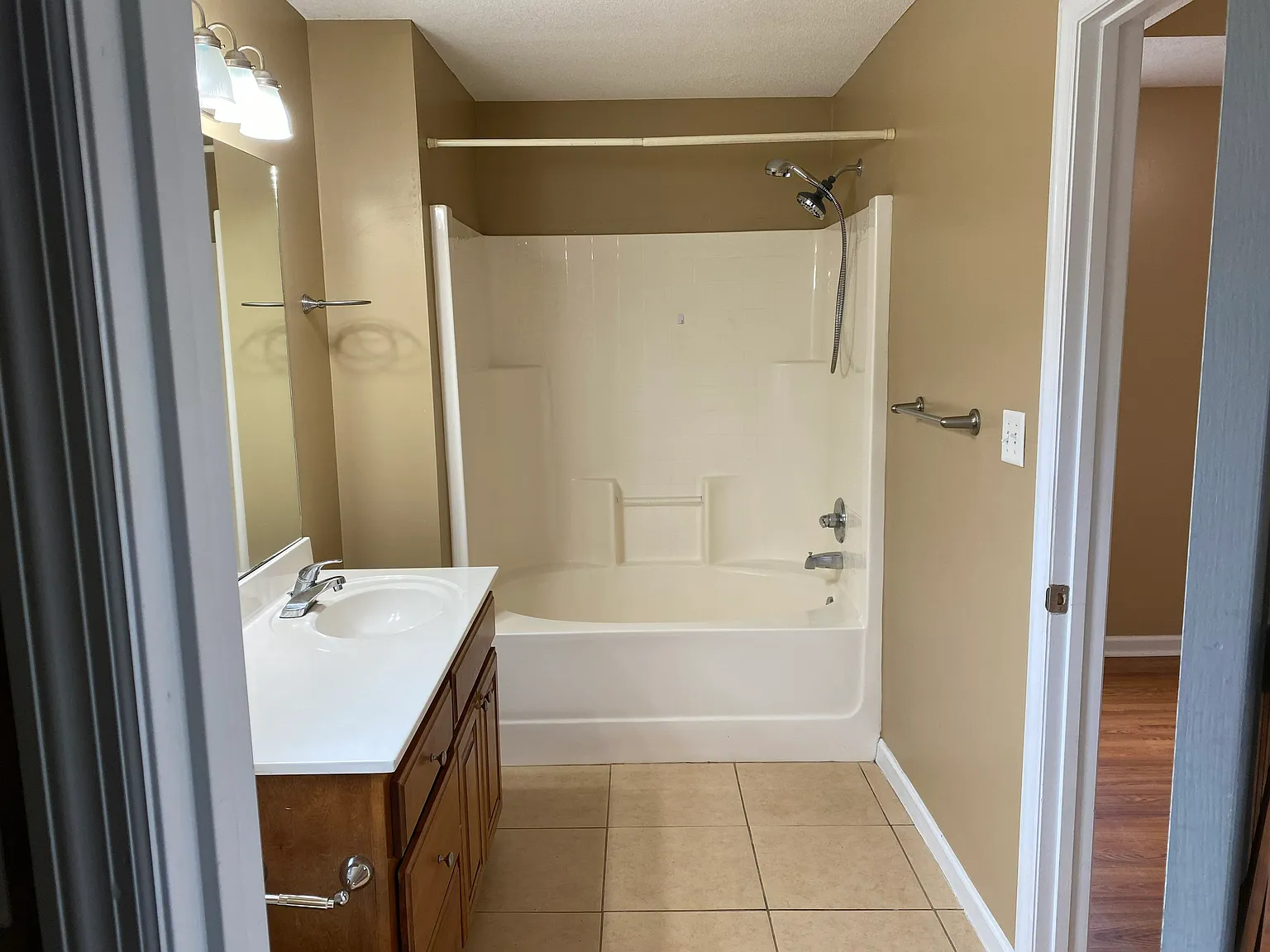 3 bed, 1414 sqft, $1,800 — Photo 2