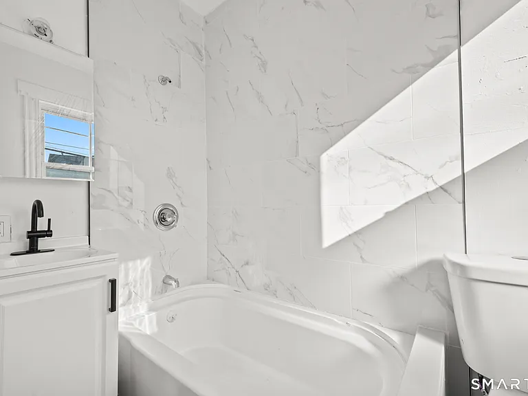 1874 Barnum Ave #2E — Photo 5