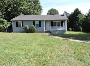 2620 Oak Grove Cir, Winston Salem, NC 27106