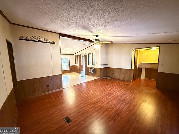 3rd image of 535 Old Stagecoach Rd