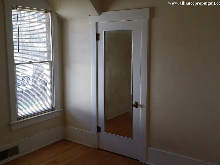 709 S 16th Ave — Photo 2
