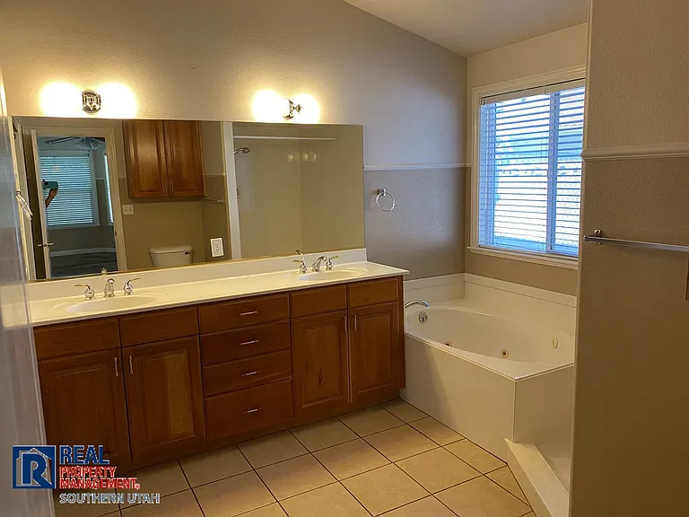 196 N 2270 E — Photo 4