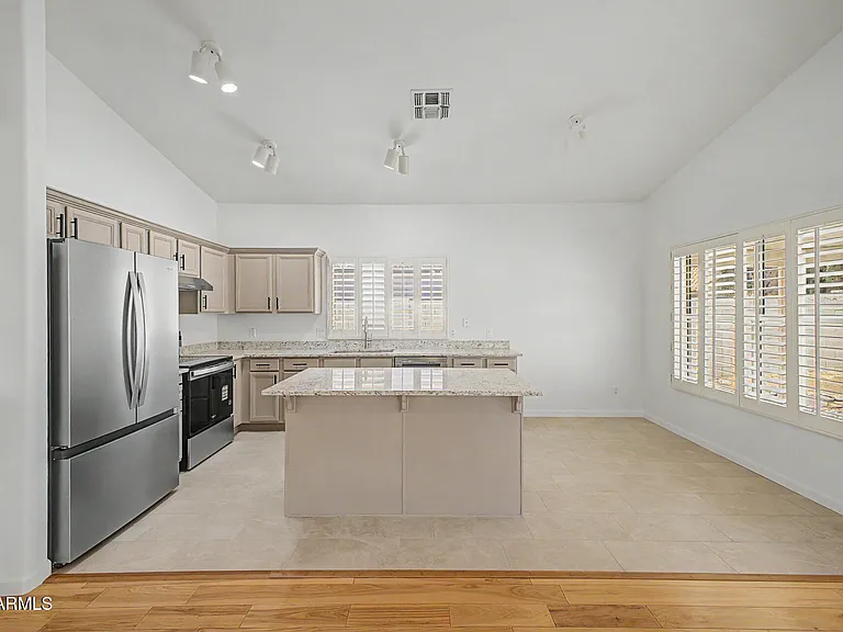4626 E Charleston Ave — Photo 10