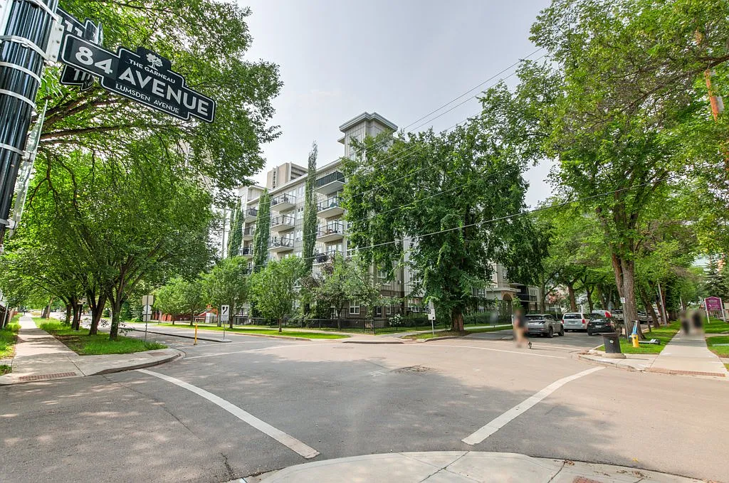 11103 84 Avenue Garneau neighborhood — Photo 2