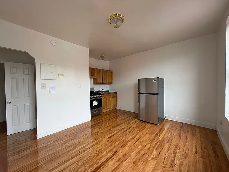 1250 Morris Ave #5D — Photo 1