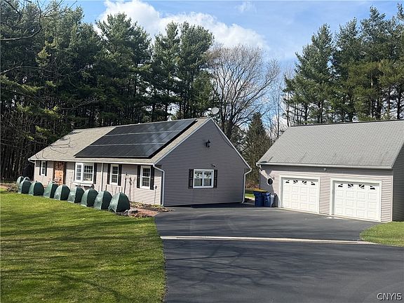 5th image of 2655 Falls Rd