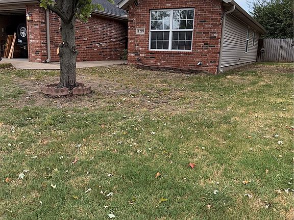 2nd image of 1209 E Freedom