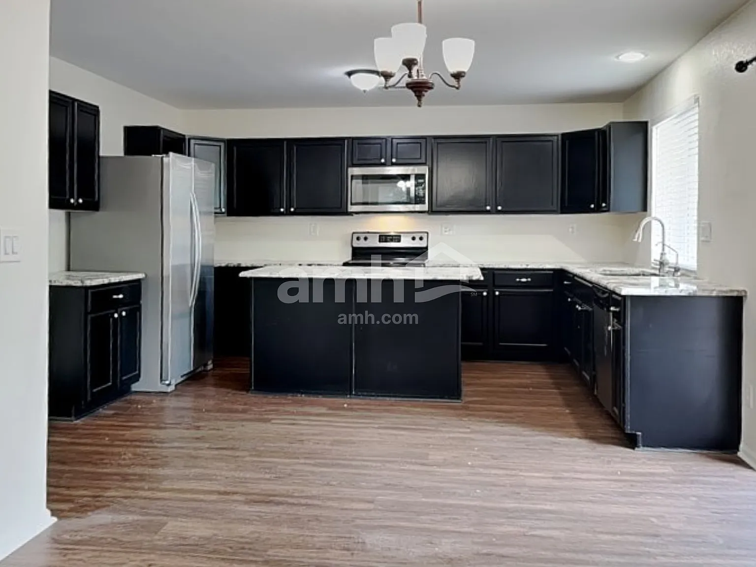 4 bed, 2.5 bath, 2509 sqft, $3,425 — Photo 3