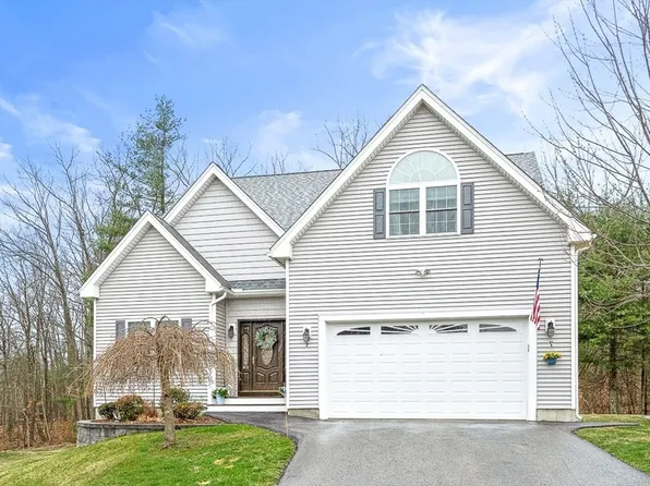 7 Tolkien Ln, Tyngsboro, MA 01879