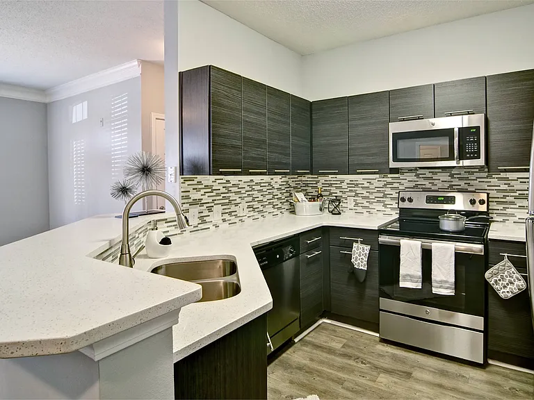 Park Creek Apartments — Photo 13
