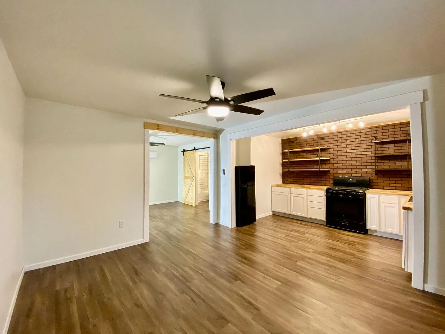 1922 Banita St - Unit #6 — Photo 2