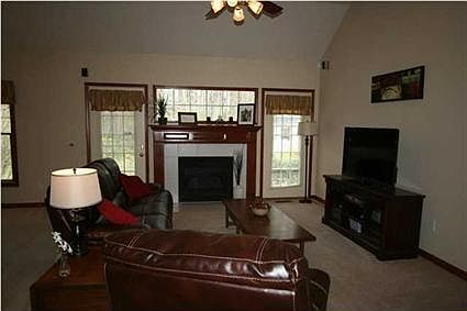 3rd image of 3804 Farrington Dr