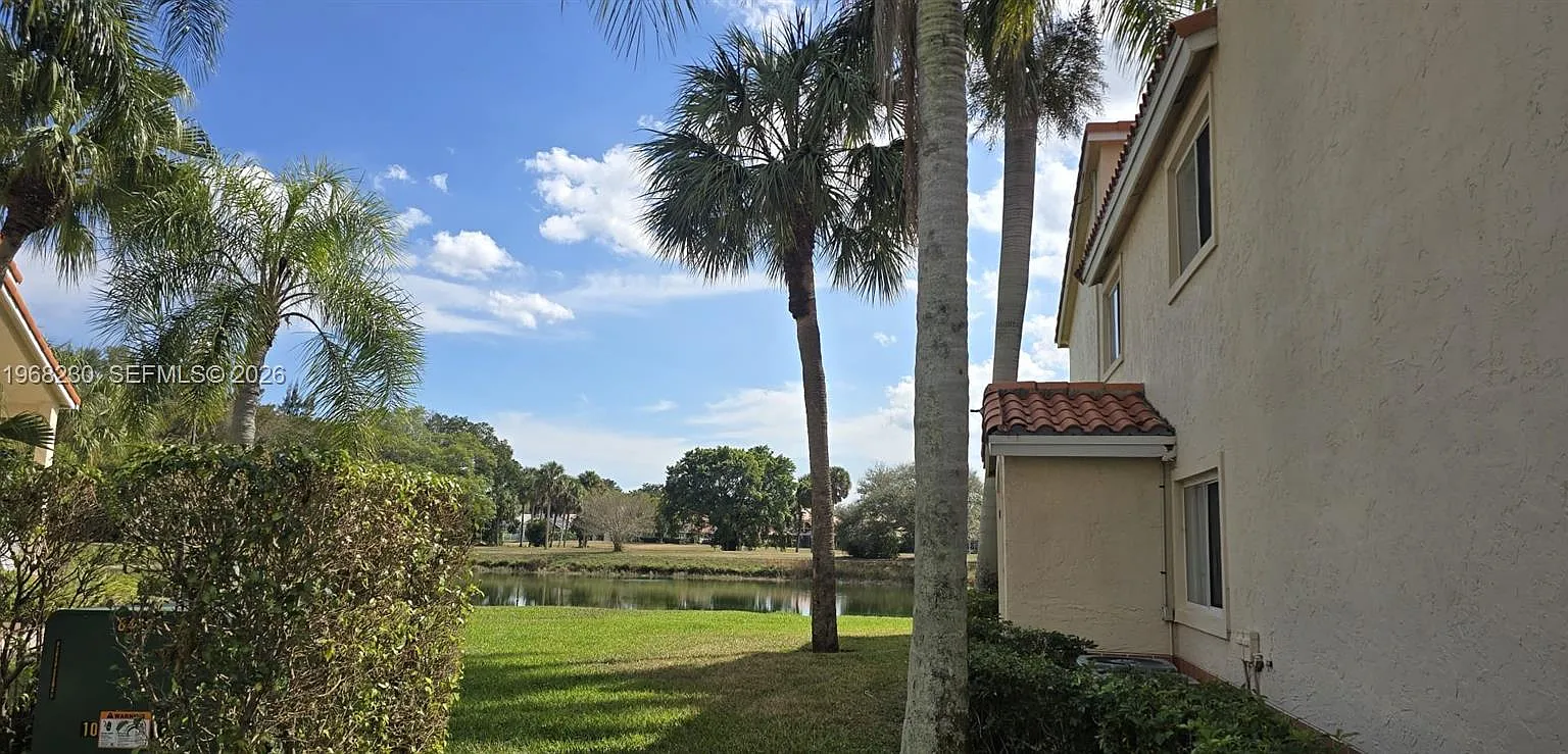 Coral Key Condo — Photo 3