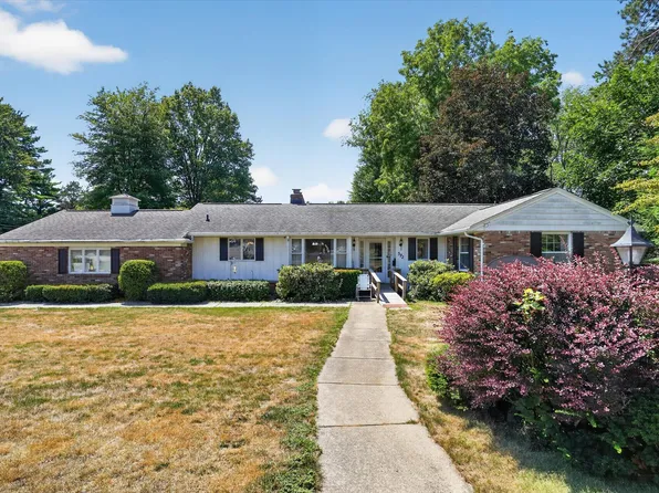 372 S Hills Dr, Battle Creek, MI 49015