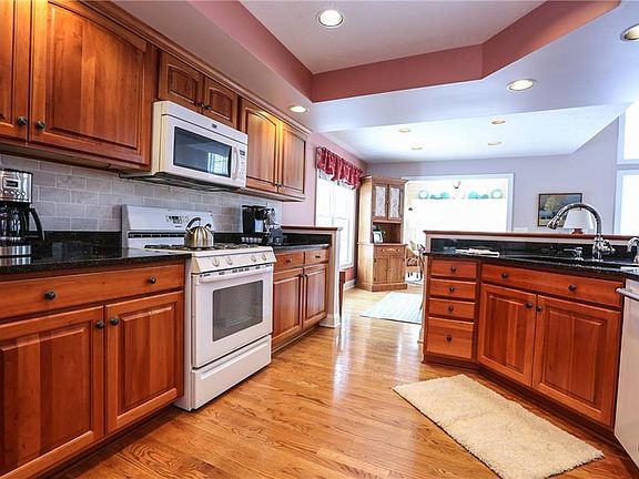 5th image of 4903 Bramblewood Trl
