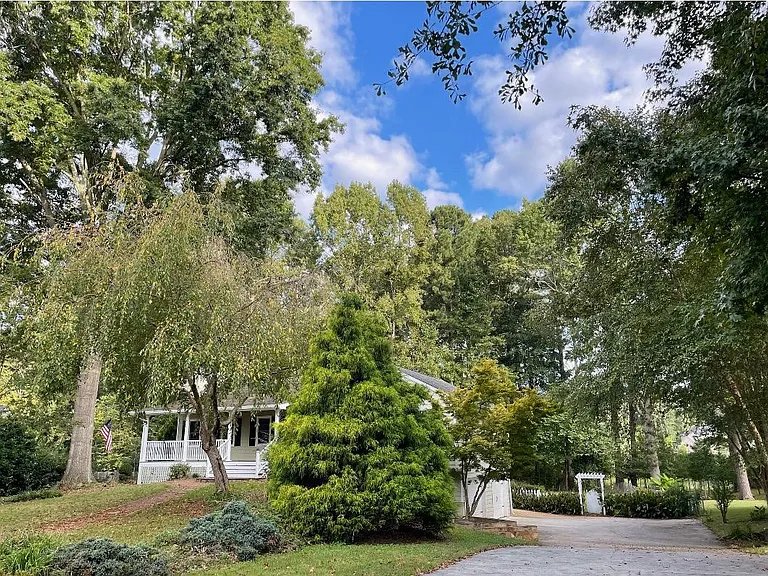 1081 Colony Dr — Photo 11