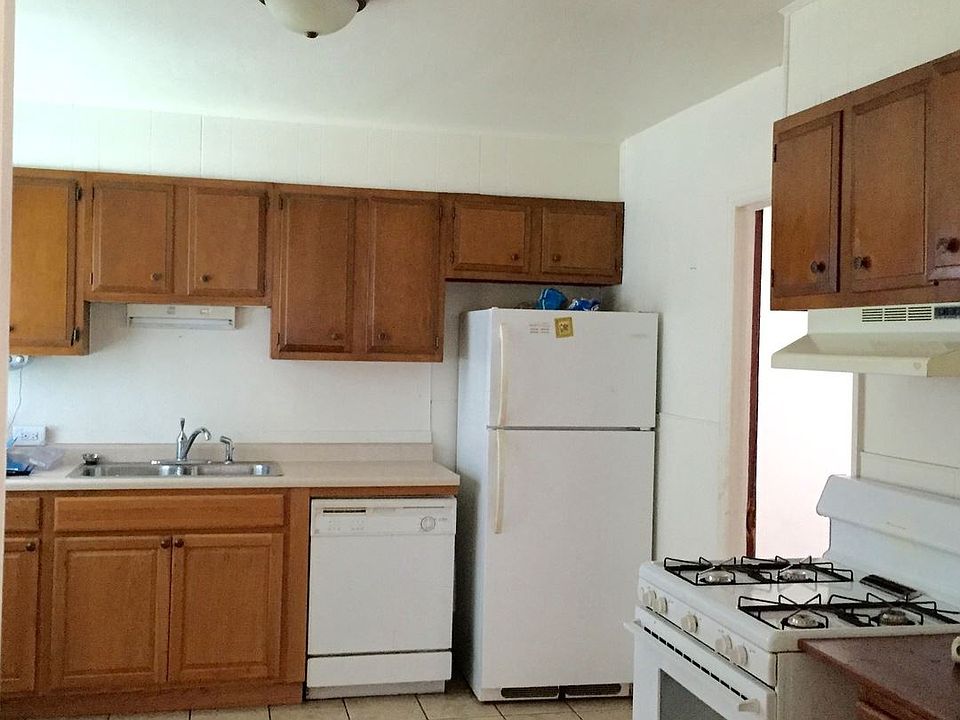 2nd image of 414 2nd St NE