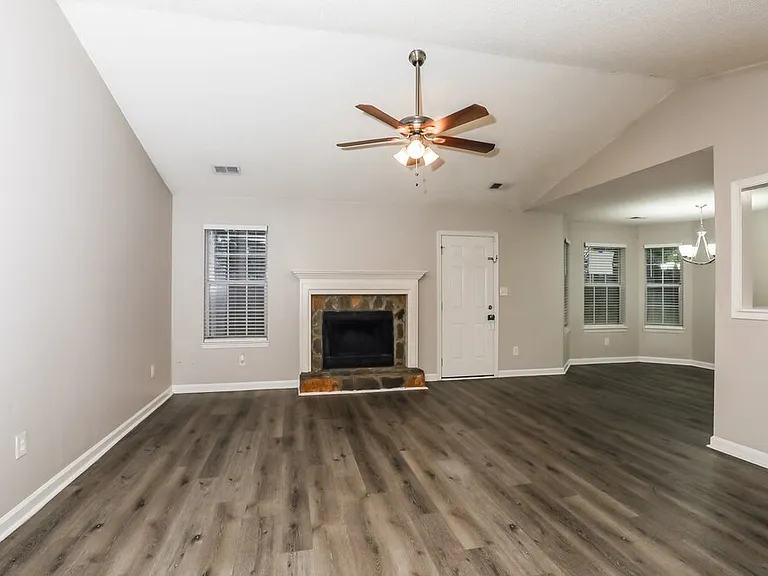 1573 Glynn Ct — Photo 4