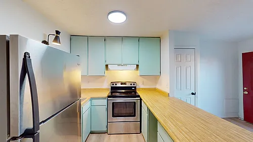 Private Updated 1 Bedroom Apt with Yard in Great Central Area Photo 1