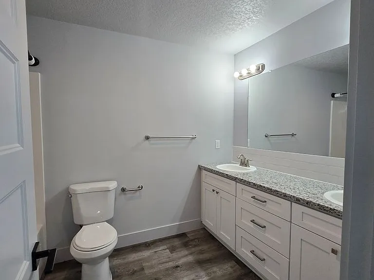 213 Oak St — Photo 21