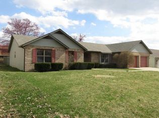 10 Rio Verde Dr, Belleville, IL 62221
