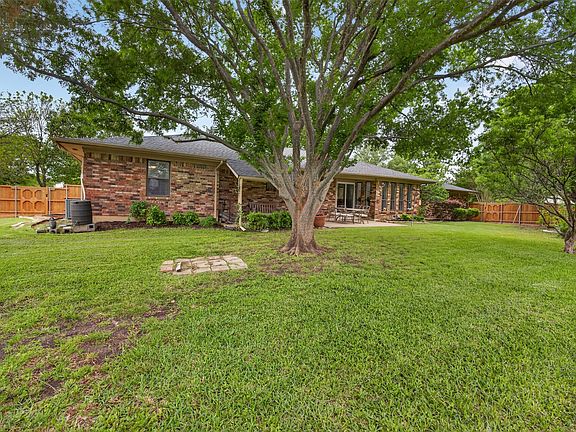3rd image of 4607 Sachse Rd