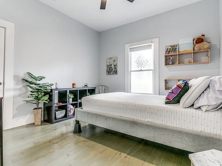 312 Burleson St — Photo 18