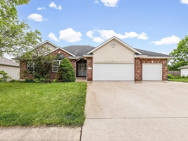 4200 Cedar Crest Ln — Photo 1