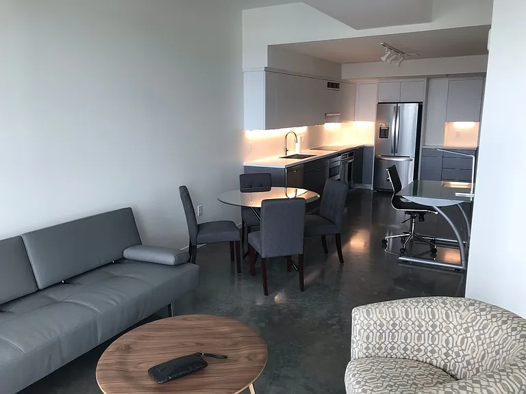 404 E College St #1406 — Photo 4