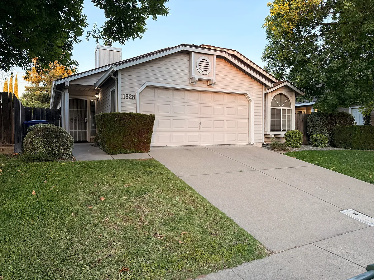 Building Photo - 1828 Cashmere Dr