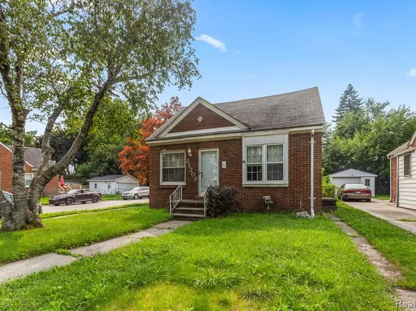 21203 Universal Ave, Eastpointe, MI 48021