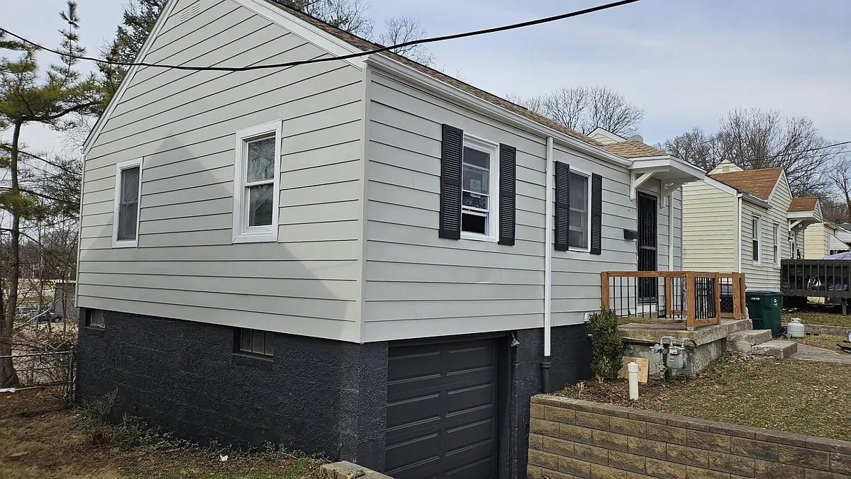 Building Photo - 5285 Charloe St